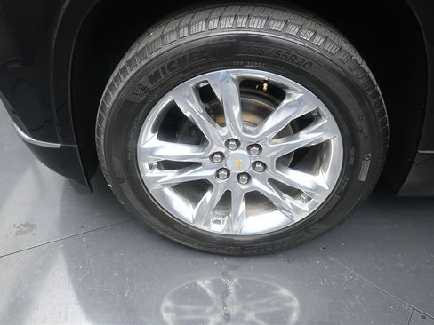 Used 2019 Chevrolet Traverse High Country AWD/4WD image 17