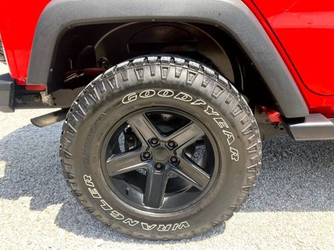 Used 2015 Jeep Wrangler Unlimited Sport w/ Quick Order Package 24S AWD/4WD image 23