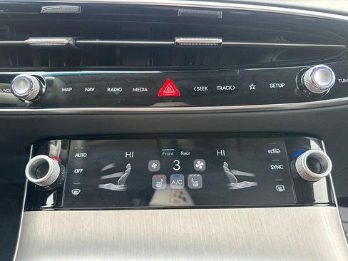 Used 2026 Genesis GV70 2.5T Select image 26