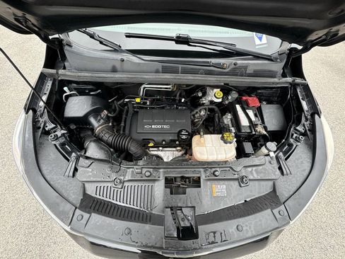 Used 2019 Chevrolet Trax LT w/ LT Convenience Package FWD image 16