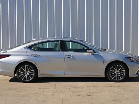 Used 2022 Lexus ES 300h w/ Premium Package image 54