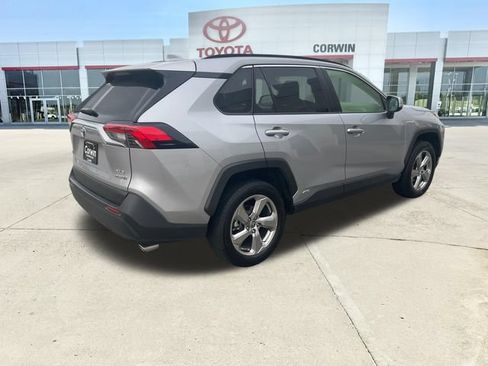 Used 2021 Toyota RAV4 XLE Premium AWD/4WD image 5