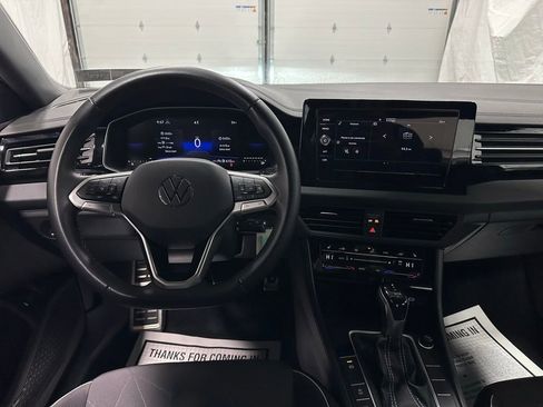 Used 2025 Volkswagen Jetta Sport image 13