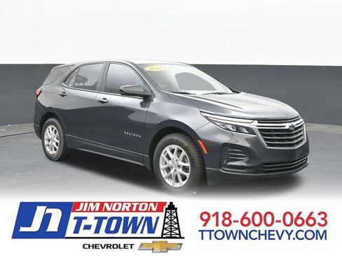 Used 2022 Chevrolet Equinox LS w/ Driver Confidence II Package FWD image 1