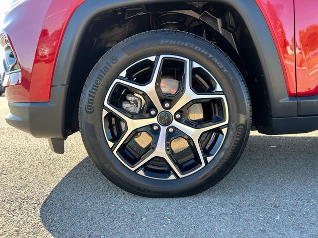 Used 2025 Jeep Compass Limited AWD/4WD image 11