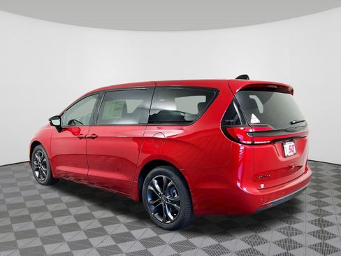 New 2026 Chrysler Pacifica Select FWD image 30