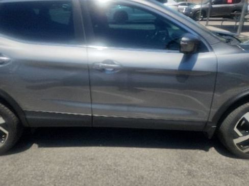 Used 2022 Nissan Rogue Sport SL w/ Premium Package FWD image 3