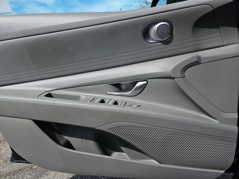 Certified 2023 Hyundai Elantra SEL image 30