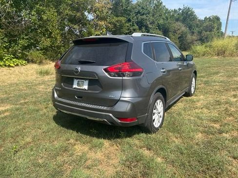 Used 2017 Nissan Rogue SV w/ SV Family Package FWD image 15