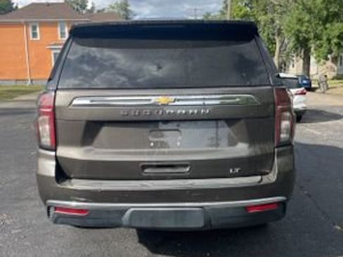 Used 2021 Chevrolet Suburban LT image 6