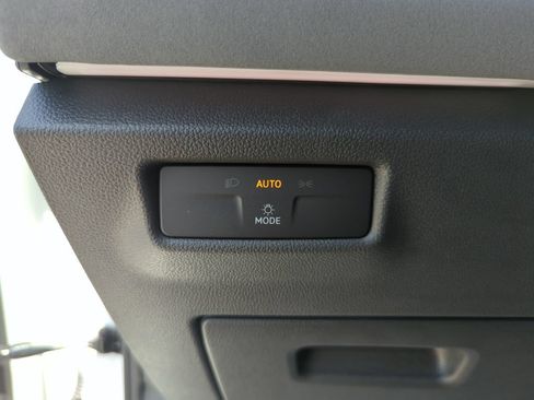New 2026 Volkswagen Tiguan SE AWD/4WD image 43