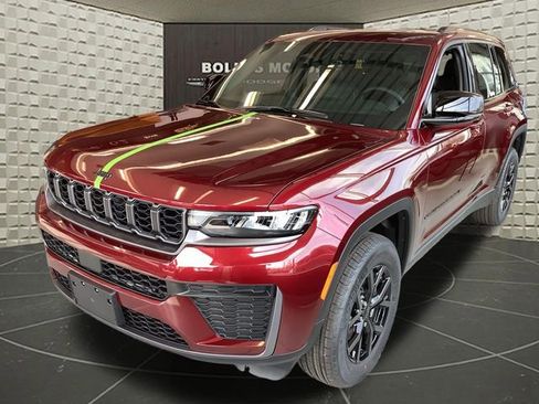 New 2026 Jeep Grand Cherokee Laredo image 4