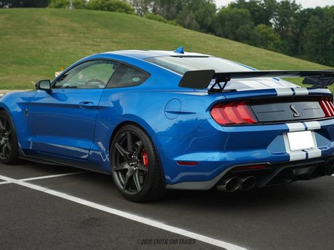 Used 2021 Ford Mustang Shelby GT500 w/ Carbon Fiber Track Pack RWD image 6