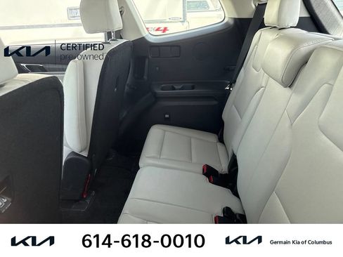 Certified 2024 Kia Telluride EX w/ EX Captain's Chair Package AWD/4WD image 11