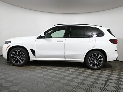 Used 2026 BMW X5 xDrive40i w/ M Sport Package image 2