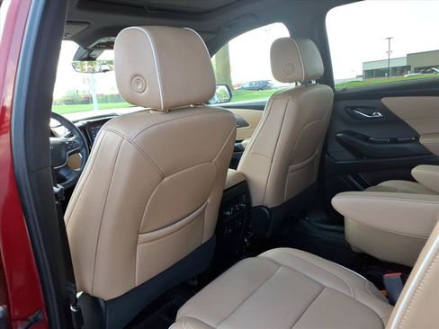 Used 2023 Chevrolet Traverse Premier FWD image 26