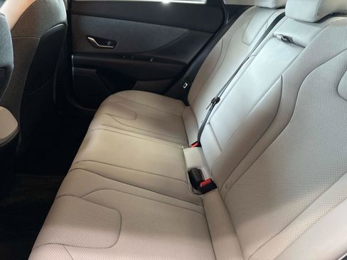 Used 2023 Hyundai Elantra Limited image 13