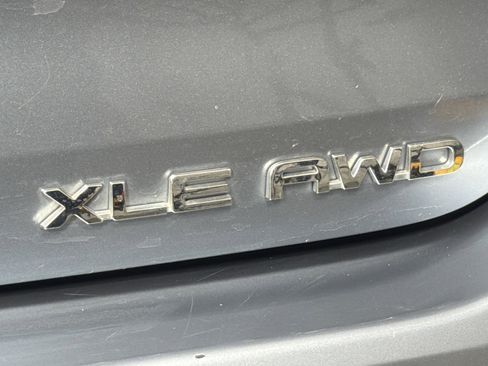 Used 2020 Toyota Highlander XLE AWD/4WD image 30