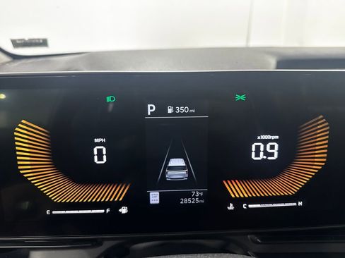 Used 2025 Kia Carnival FWD image 7