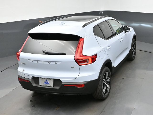 New 2026 Volvo XC40 B4 Core w/ Protection Package Premier FWD image 42