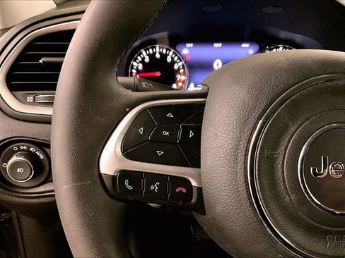 Used 2018 Jeep Renegade Latitude w/ UConnect 8.4 Nav Group AWD/4WD image 17