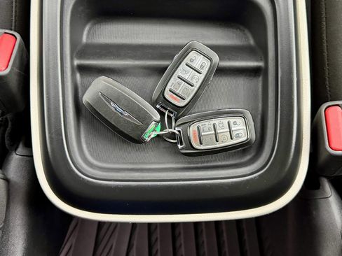 Used 2019 Chrysler Pacifica Touring Plus w/ Advanced Safetytec Group image 26