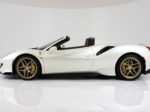 Used 2020 Ferrari 488 Pista Spider image 2