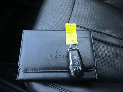 Used 2013 Lincoln MKZ FWD image 33