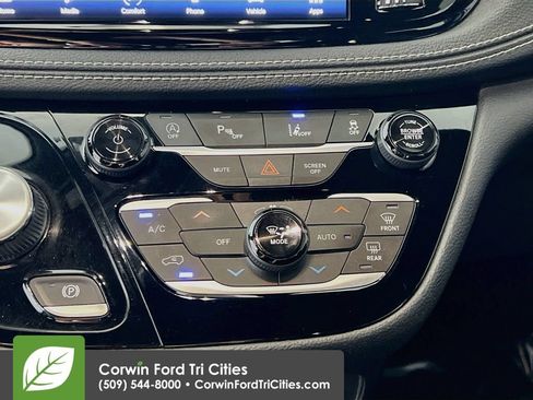 Used 2021 Chrysler Pacifica Touring w/ S Appearance Package FWD image 9