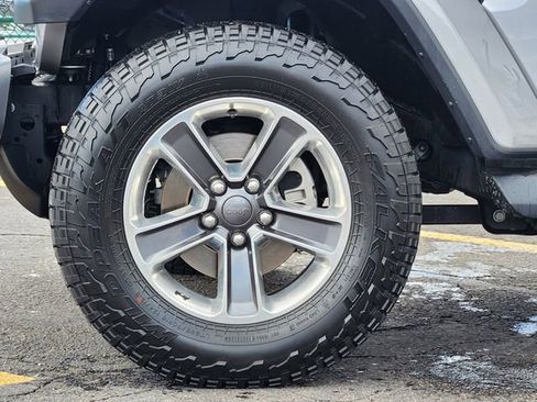Used 2018 Jeep Wrangler Unlimited Sahara w/ Safety Group AWD/4WD image 9