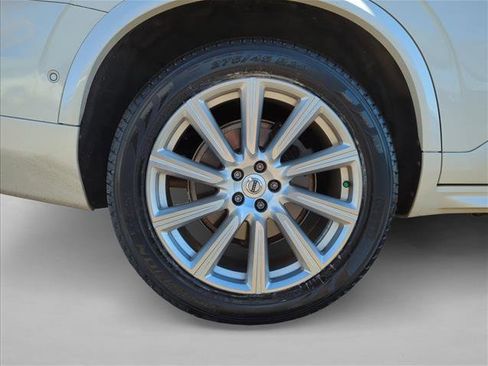 Used 2017 Volvo XC90 T6 Momentum w/ Vision Package image 21