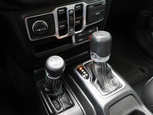Used 2023 Jeep Wrangler Unlimited Sahara w/ Cold Weather Group AWD/4WD image 16