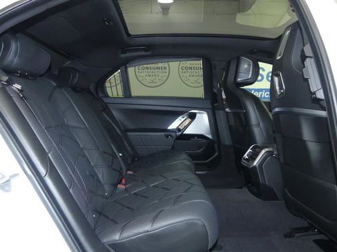 Used 2023 BMW i7 xDrive60 image 30