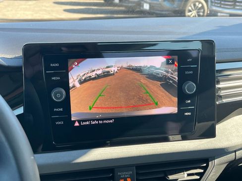 Used 2025 Volkswagen Jetta SE image 17