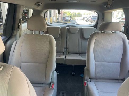 Used 2021 Kia Sedona LX FWD image 13