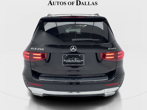 Used 2025 Mercedes-Benz GLB 250 4MATIC image 9
