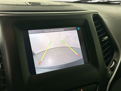 Used 2021 Jeep Cherokee Altitude image 12