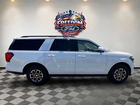 Used 2024 Ford Expedition Max XLT AWD/4WD image 3