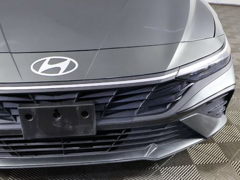 Used 2025 Hyundai Elantra Sport FWD image 12