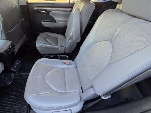 Used 2021 Toyota Highlander Platinum AWD/4WD image 24