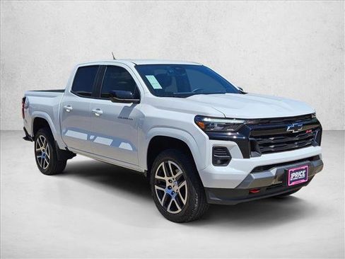 Used 2023 Chevrolet Colorado Z71 w/ Z71 Convenience Package 2 AWD/4WD image 3