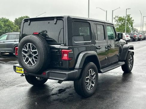 Used 2026 Jeep Wrangler Unlimited Sahara AWD/4WD image 4