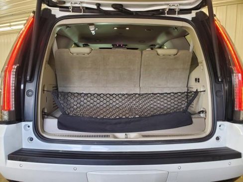 Used 2020 Cadillac Escalade Luxury AWD/4WD image 7