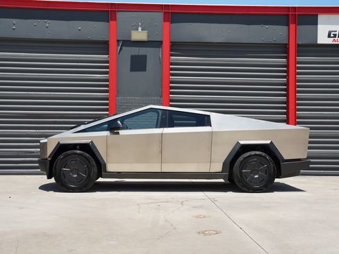 Used 2025 Tesla Cybertruck AWD Crew Cab image 7