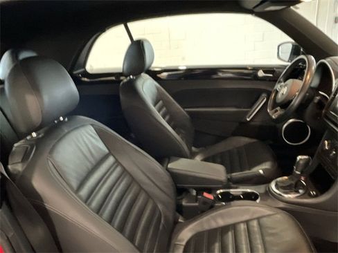Used 2013 Volkswagen Beetle Turbo 60's Edition image 12