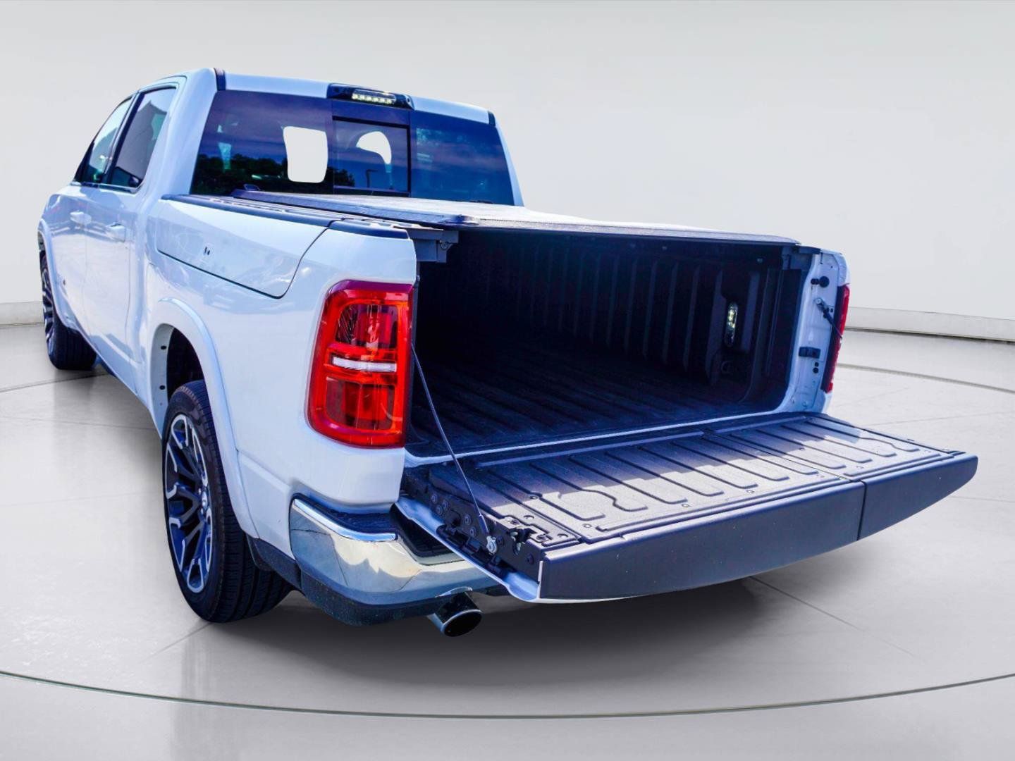 Used 2025 RAM 1500 Limited AWD/4WD image 8