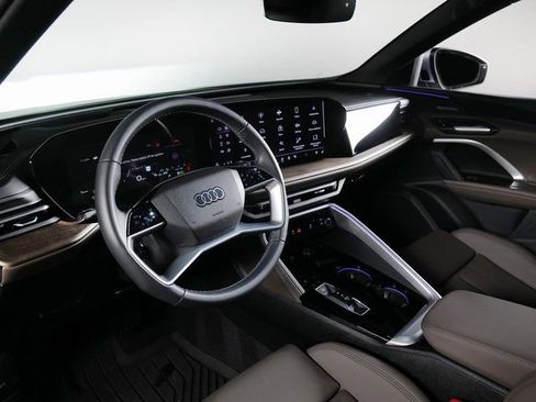 Certified 2025 Audi Q5 Premium w/ Premium Plus AWD/4WD image 3