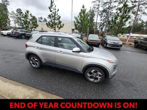 Used 2024 Hyundai Venue SEL image 16