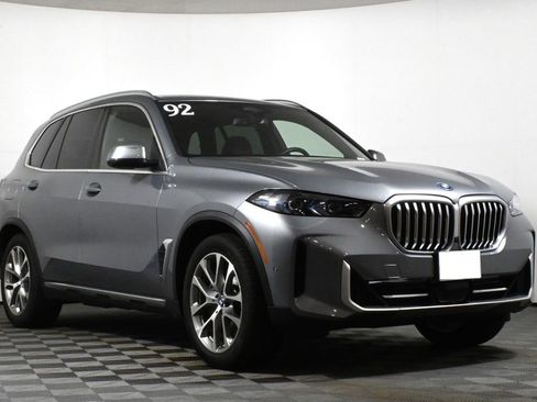 Used 2025 BMW X5 xDrive50e w/ Parking Assistance Package image 9