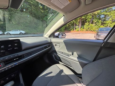 Used 2025 Kia K4 FWD image 36